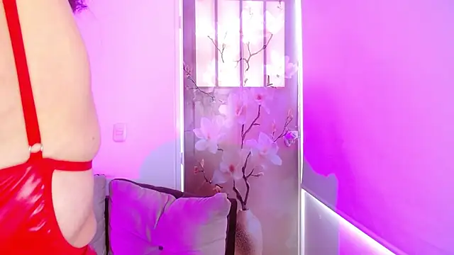 milfrousse লাইভ XXX চ্যাট