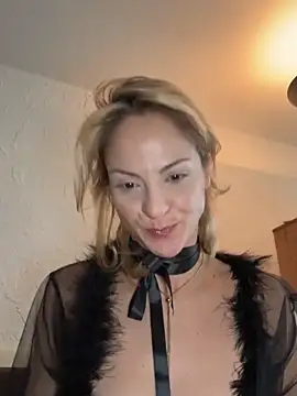 Show modela missdaisydiamond777 na web-kameri