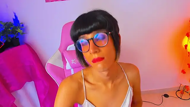 دردشة Madeline_21 الجنسية المباشرة