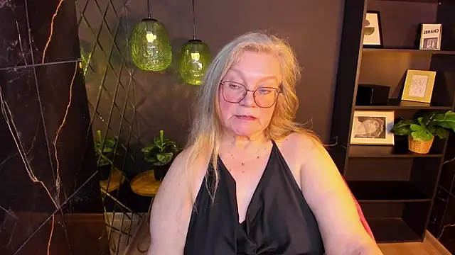 NataliMellow Adlı Modelin Canlı XXX Sohbeti