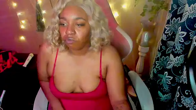 Goddess_MercedesRedd: онлайн-секс-чат