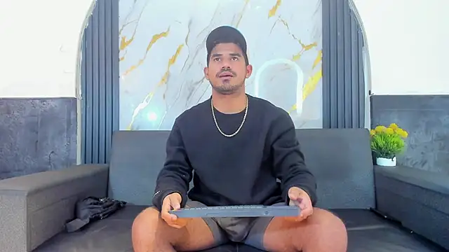 Latins_on_fire's Live XXX Chat