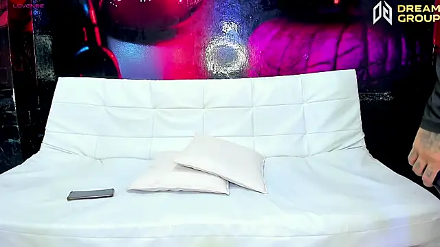 AmazingPartys: διαδικτυακό σόου στην κάμερα