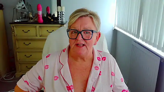 BridgetBlueEyes' Live XXX Chat