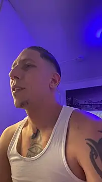 Pertunjukan Kamera Web TitanNoir