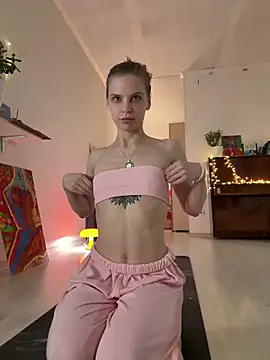 LeyaJohnsonn Webbikameraesitys