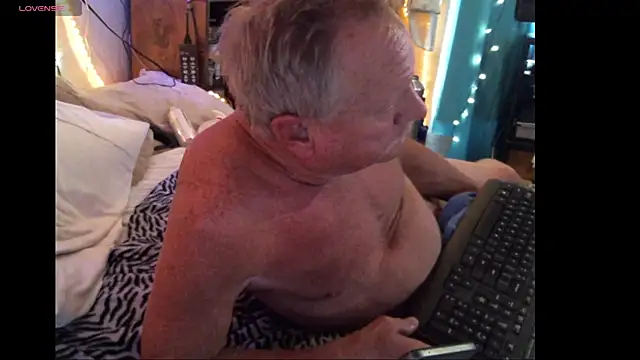 Pussyeat2please: διαδικτυακό σόου στην κάμερα