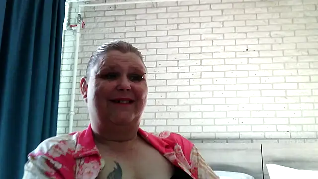 Sylviastar46 Show in webcam