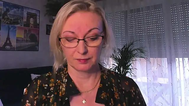 Show modela vanessa_chat na web-kameri