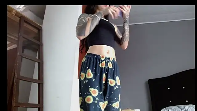 Chat +18 de Emilia_1995 ao vivo