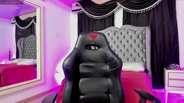 ZelinaEvans: онлайн-секс-чат