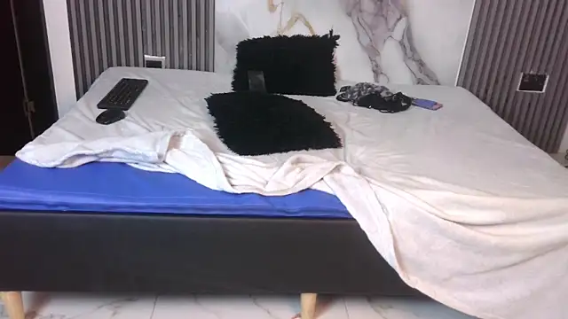 LunandCarlos Pertunjukan Webcam