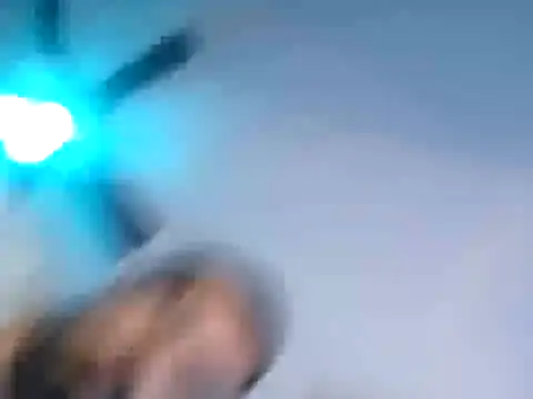 Show modela k1oudE na web-kameri