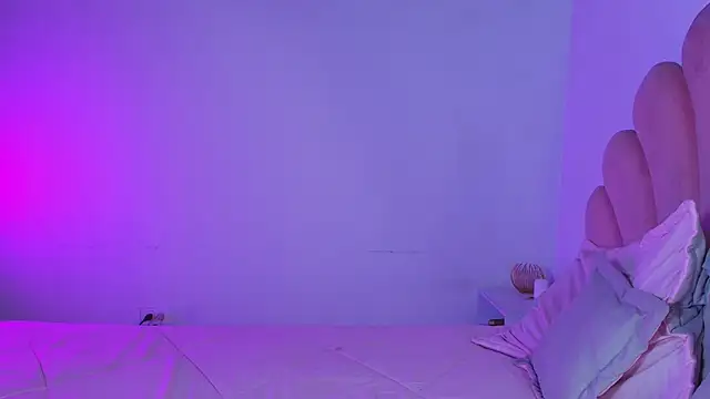 MiaColucci18 라이브 XXX 채팅