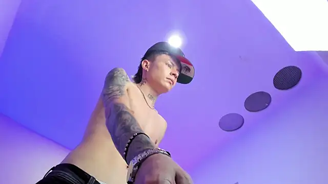 Nascary_Fox live XXX chat