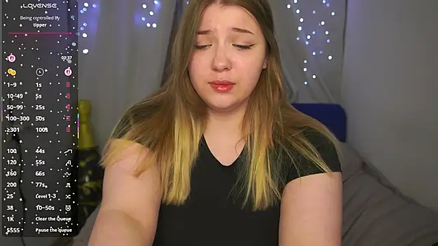 CuteSharloti's Live XXX Chat