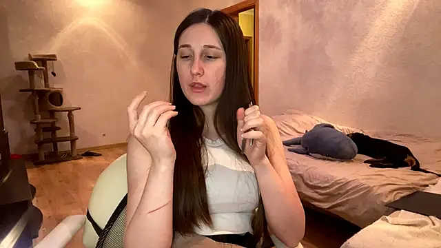 NoisyGretaのライブXXXチャット