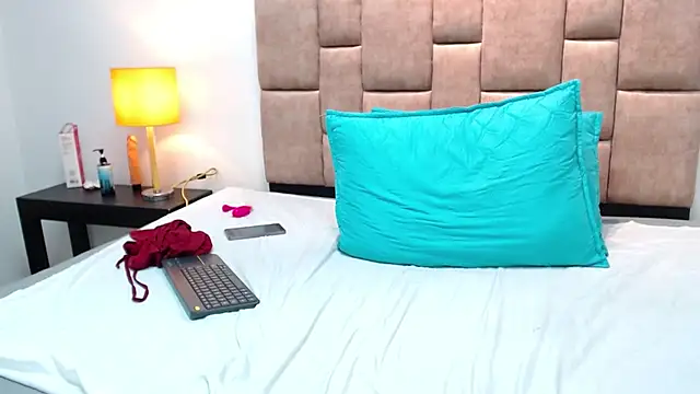 PaulynaveraのライブXXXチャット