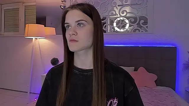 Онлайн чат XXX LuisaClover