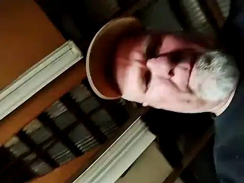 Reddog833: διαδικτυακό σόου στην κάμερα