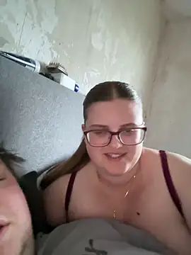 CurvyPaar2 Live XXX-Chat