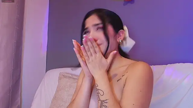 Chat XXX en directo de adara_johnson__