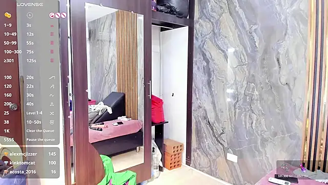 LauraSaenz01: онлайн-секс-чат