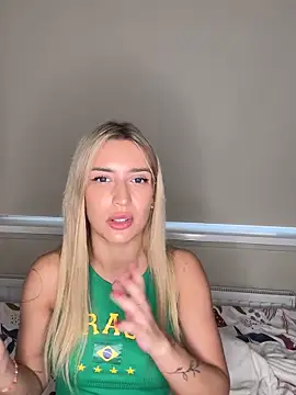 BlondeChiara's Live XXX Chat