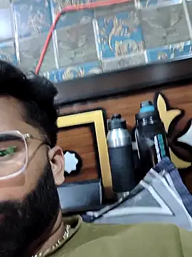 Show modela BeardKingo na web-kameri