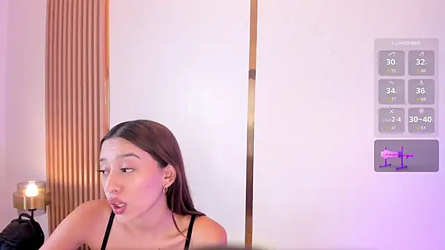 EmmiHopsのライブXXXチャット