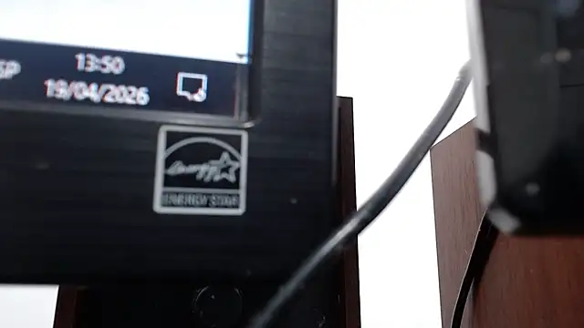 emiliaa_hot Adlı Modelin Canlı XXX Sohbeti