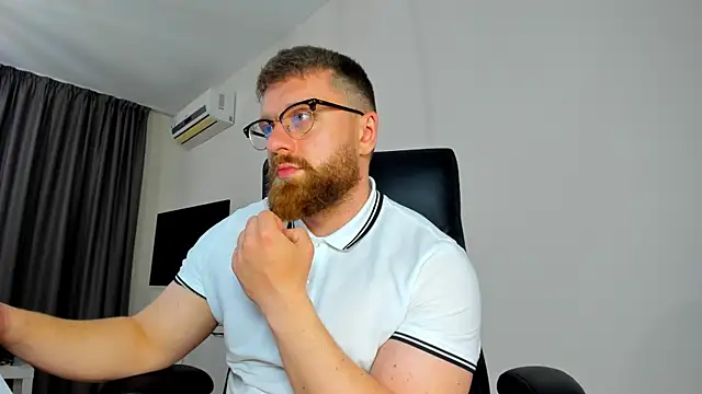 Show modela Findom_guy na web-kameri