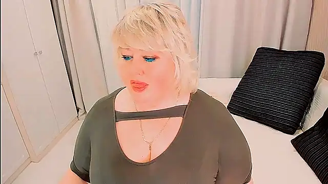 BIGTITSBBW élő XXX-chatje