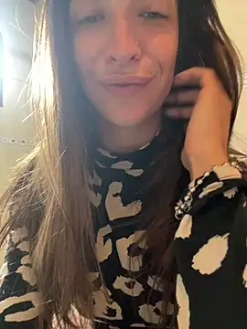 Yara-Lolii Live XXX-chat