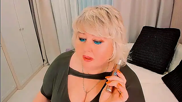 Chatroom XXX en direct de BIGTITSBBW