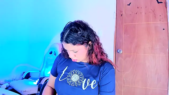 XXX chat uživo modela Emily_Coper18