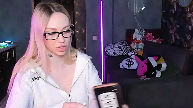 Blckmirrorr লাইভ XXX চ্যাট