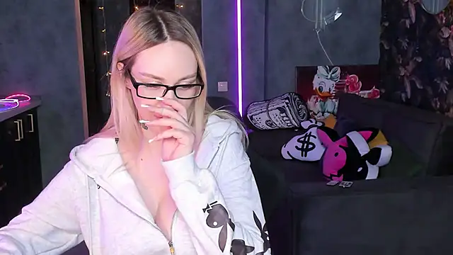 BlckmirrorrのライブXXXチャット