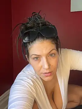 Chatroom XXX en direct de LittleMissEeve