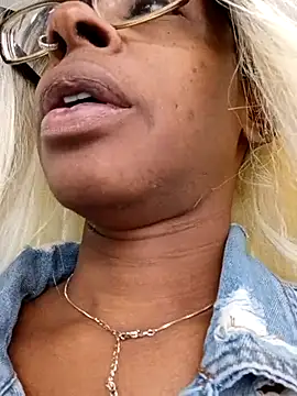 XXX chat uživo modela Jasmine_FullsShine