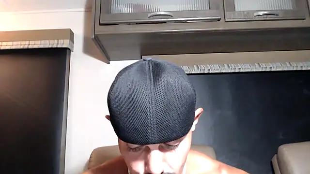 ThickD2C élő XXX-chatje