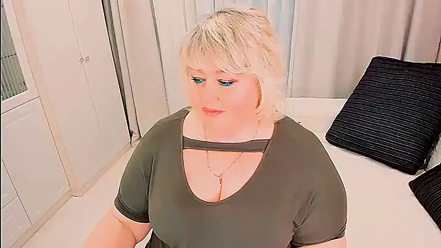 BIGTITSBBW: διαδικτυακό σόου στην κάμερα