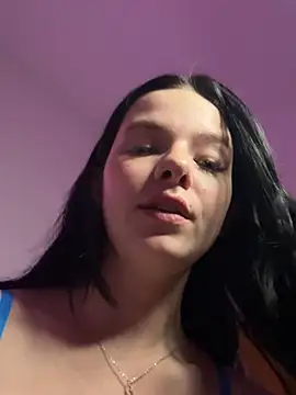 Chatroom XXX en direct de RoxiBlack