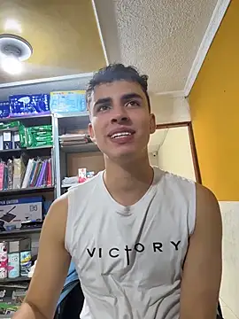 AdrianRinaldi Show in webcam