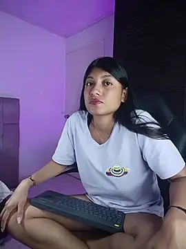 Chat +18 de YeseniaRodriguez3 ao vivo