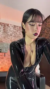 XXX chat uživo modela Liana_Fem_