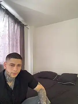 dream_party_4U: διαδικτυακό σόου στην κάμερα