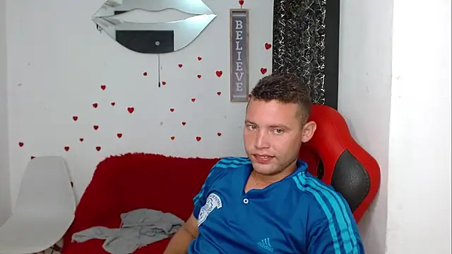 Pokazy przed kamerką – sven_fox723