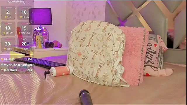 Chat XXX en directo de EmilyyRosee_