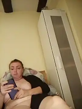 XXX chat uživo modela Bella-Monroe